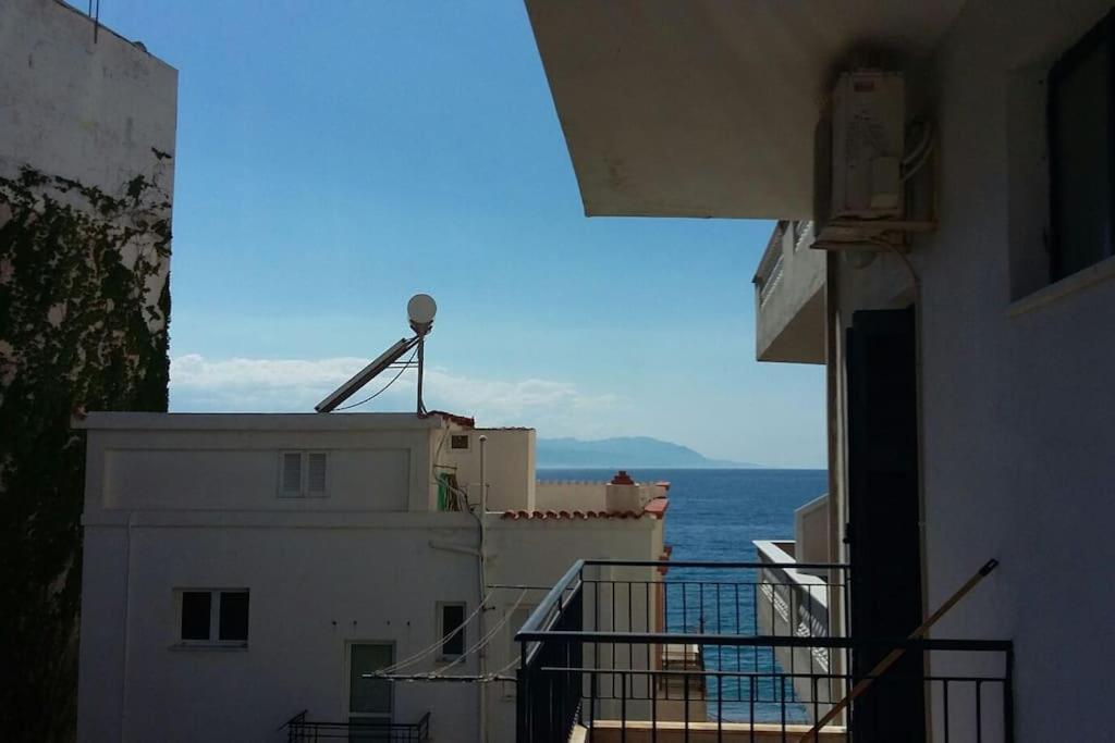 Seaside Family Apartment Loutraki Εξωτερικό φωτογραφία
